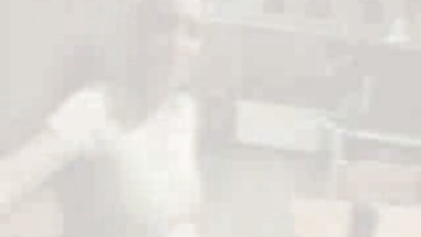 டோரிட் ஆசிய குழந்தை தனது பட்டமில்லாத இளம் நண்பரின் இனிப்பு புண்டையை சாப்பிடுகிறது